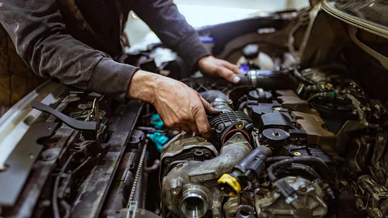 What is the recommended footwear when in the automotive shop?