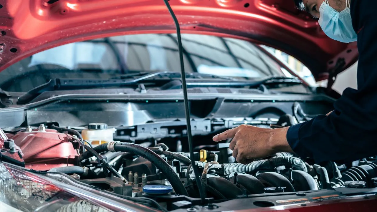 What kind of shoes do auto mechanics wear?