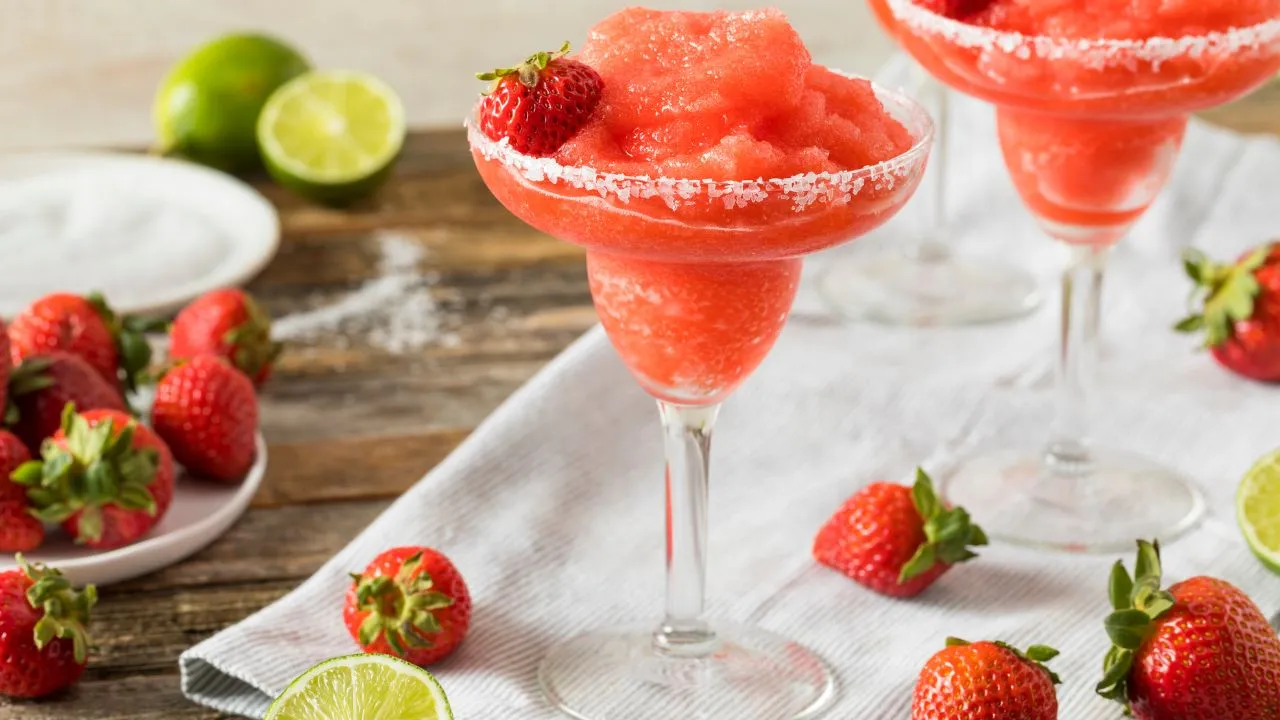 How do frozen margarita machines work?